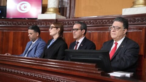 Aujourd’hui… les représentants des deux chambres discutent des tâches des affaires culturelles et des transports du projet de budget de l’État