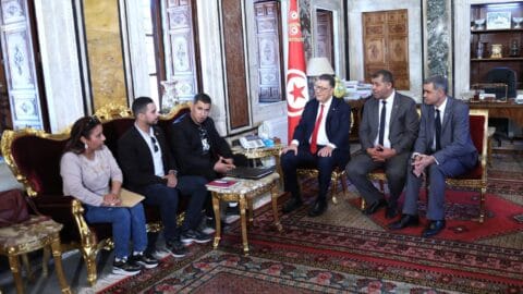 Le président du Parlement reçoit un groupe de « médecins chercheurs exclus du travail »