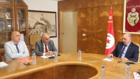 A l’issue d’une séance de travail, le Ministre des Transports prend des mesures pour améliorer l’état de préparation de la flotte de transport sur le littoral