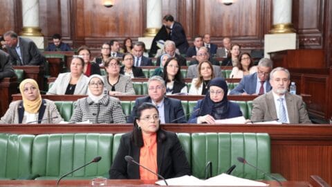 Le Parlement abandonne un chapitre autorisant les Tunisiens résidant en Tunisie à ouvrir des comptes en devises fortes