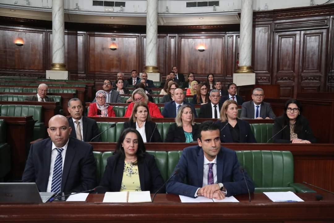 Budget de l'État 2025: les projets inutilisés, l'emploi fragile et la révision de la loi sur les marchés publics sont les sujets de discussion les plus importants pour la présidence du gouvernement