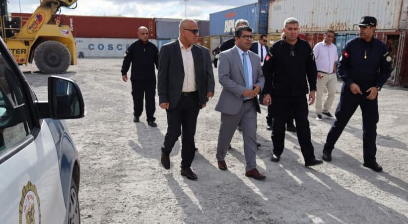 Le Directeur Général des Douanes effectue une visite d'inspection aux entrepôts de garde douanière de Brades et Tunis Al-Mina