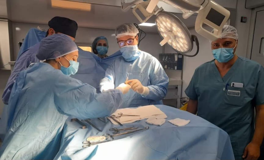 L'hôpital de campagne de Bir Ali bin Khalifa... le succès des premières opérations chirurgicales et le fonctionnement du système de rendez-vous à distance 