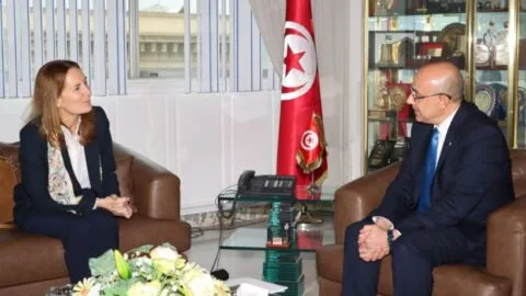 Le soutien à la coopération militaire est au centre d’un entretien entre le ministre de la Défense et l’ambassadeur de France en Tunisie