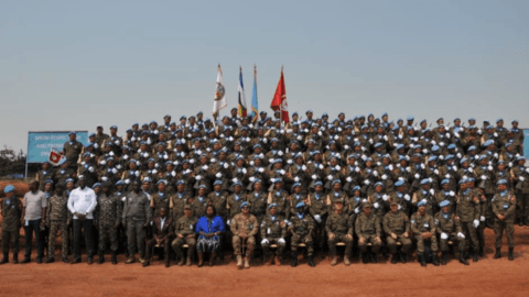 Remise de la Médaille des Nations Unies aux membres du Corps d’infanterie légère tunisien